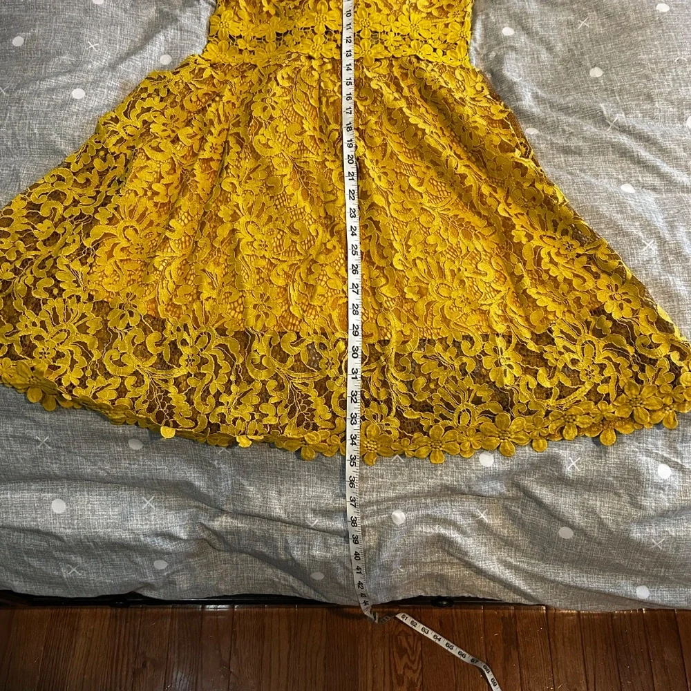 Golden dress - Picture 2 of 7